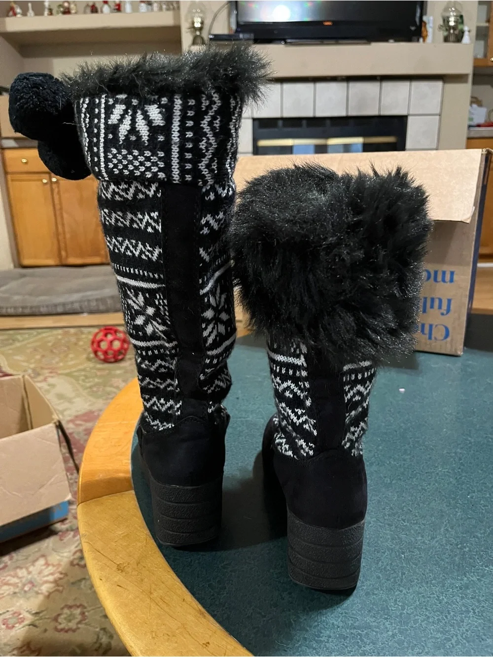 Red Camel Black & White Pom-Pom womens Winter Knit Boots 6